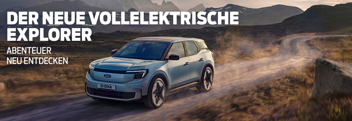 Der neue vollelektrische Explorer fährt auf einem unbefestigten Weg in einer bergigen Landschaft.