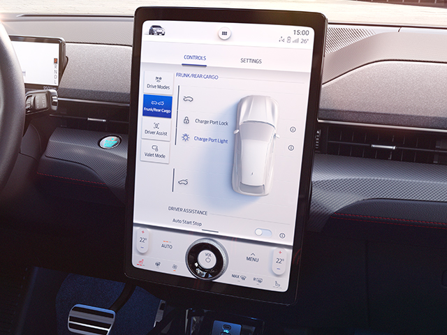 Ein Dashboard-Bildschirm mit Steuerelementen für Fahrmodi, Ladevorgang und Fahrassistenz im Fahrzeug.